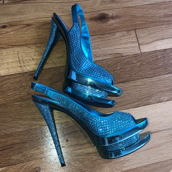 Heels 💙💙 - Picture 3 of 4